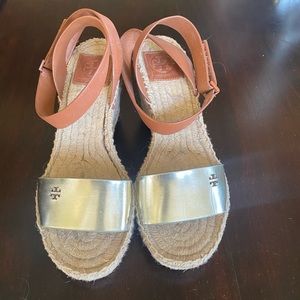 6.5 adorable TB Velcro strap shoes